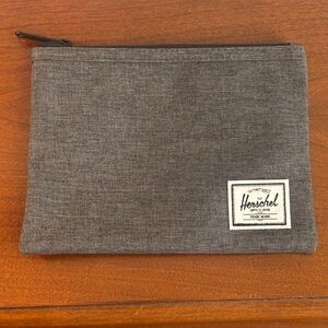 NWOT Herschel Toiletry Bag